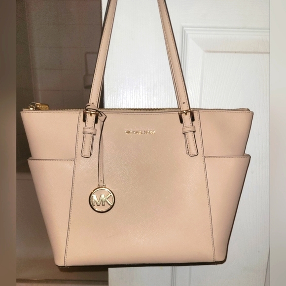 Michael Kors leather purse - Picture 4 of 10